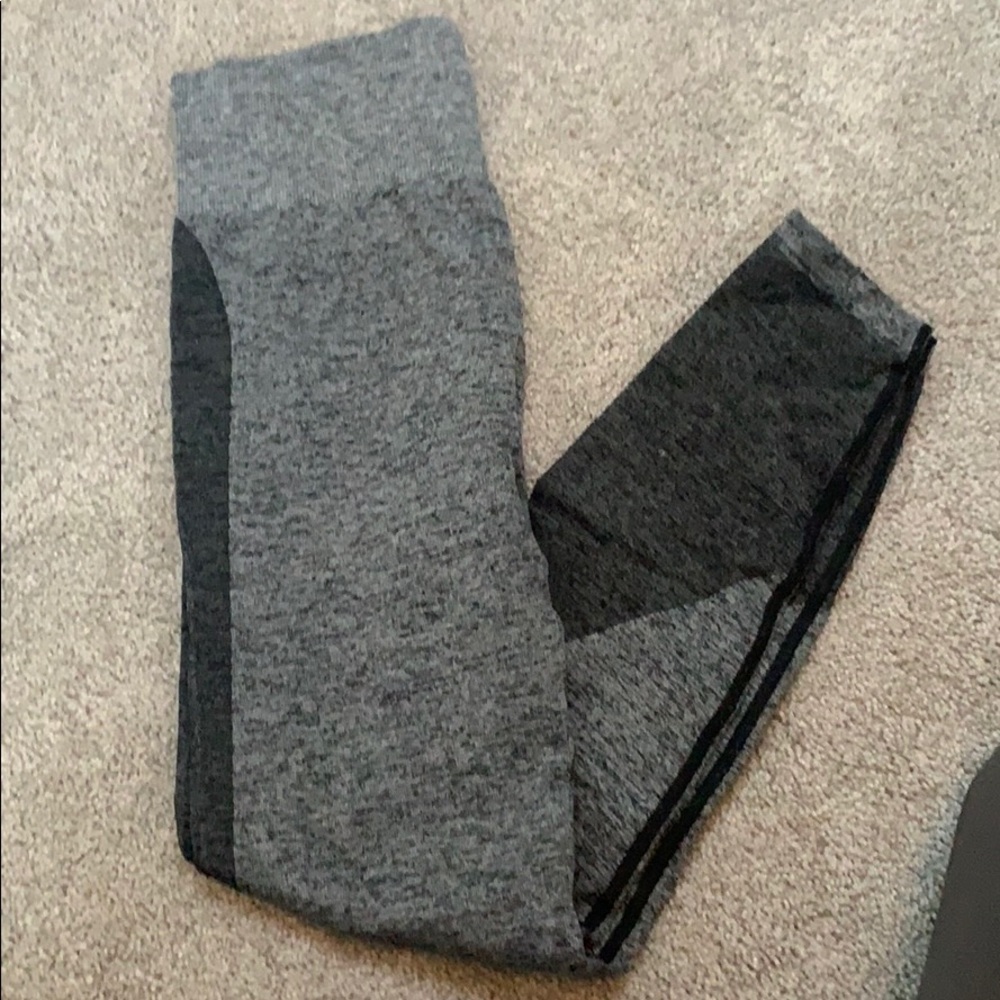 VICTORIA SECRET PINK LEGGINGS